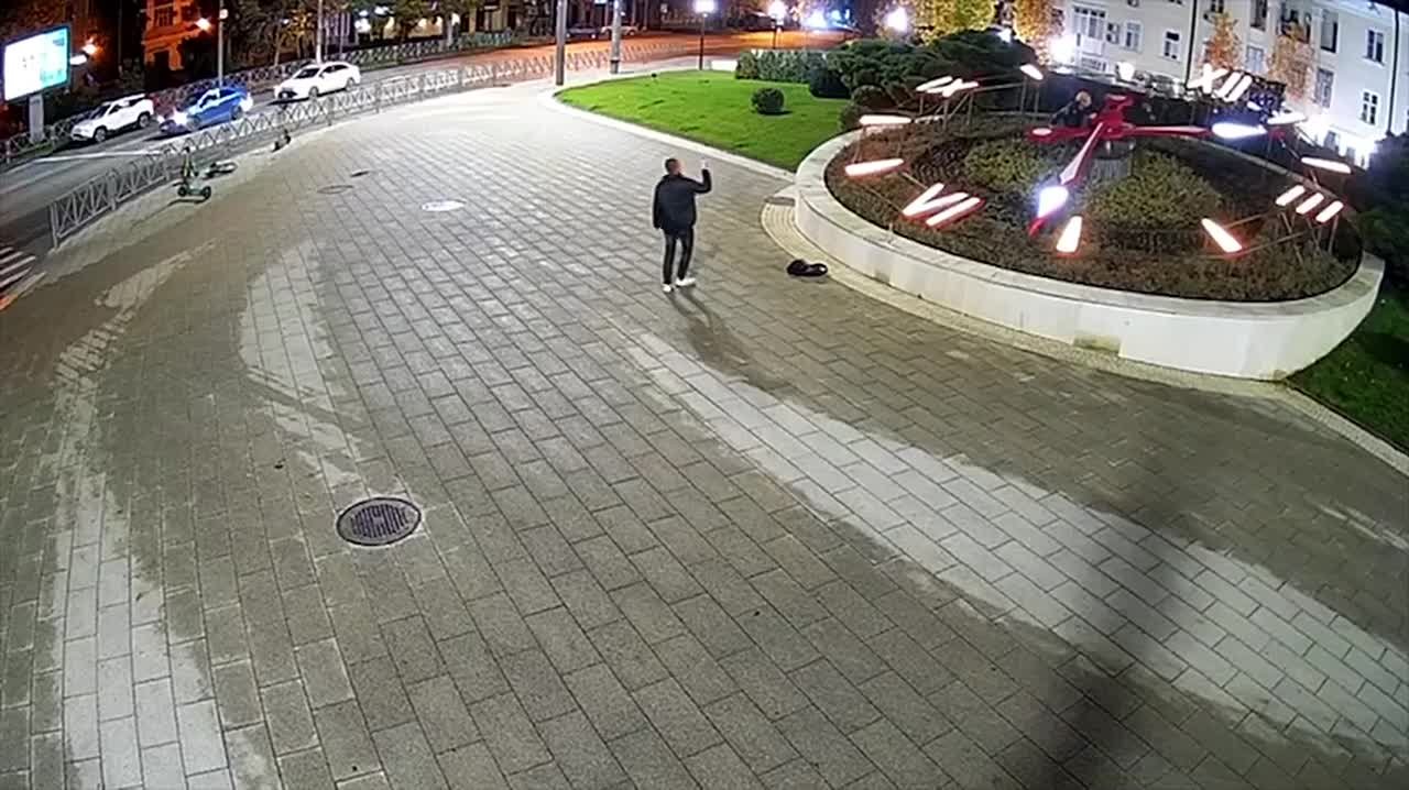 Юные любители «красивых» кадров повредили «Цветочные часы»