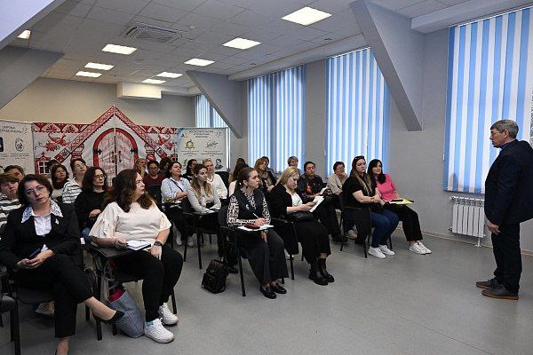 В Сочи педагоги из разных регионов страны проходят стажировку по организации системной работы с одаренными детьми