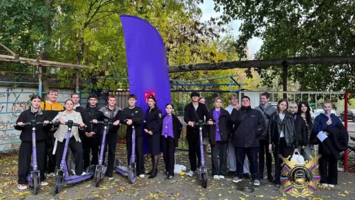 Сотрудники Госавтоинспекции г. Краснодара совместно с представителями кикшеринговой компании провели занятие по безопасности дорожного движения в Российском университете кооперации