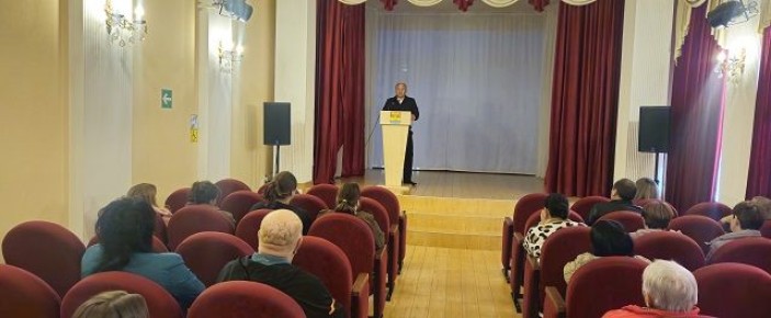 Автоинспекторы Кубани проводят сходы граждан с жителями сельских поселений в формате краш-курсов