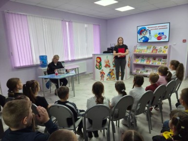 В рамках профилактического мероприятия «Внимание-дети!» сотрудники Госавтоинспекции совместно с Выселковской детской библиотекой, филиала № 1, для учащихся школы № 1 провели мероприятие «Безопасные каникулы»