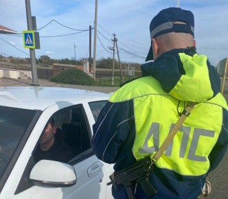 Госавтоинспекция напоминает о действующих нормах административной и уголовной ответственности за управление транспортными средствами в состоянии опьянения и призывает граждан незамедлительно сообщать о подобных случаях