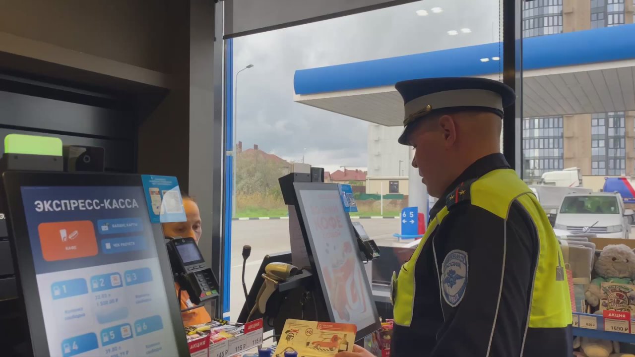 В г. Анапа сотрудники Госавтоинспекции провели разъяснительные беседы на автозаправочных станциях