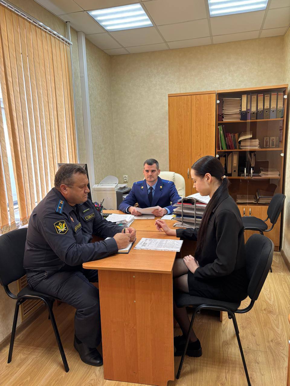 Работниками прокуратуры района в Приморско-Ахтарском РОСП ГУ ФССП России по Краснодарскому краю состоялся тематический прием граждан по вопросам соблюдения законодательства об исполнительном производстве