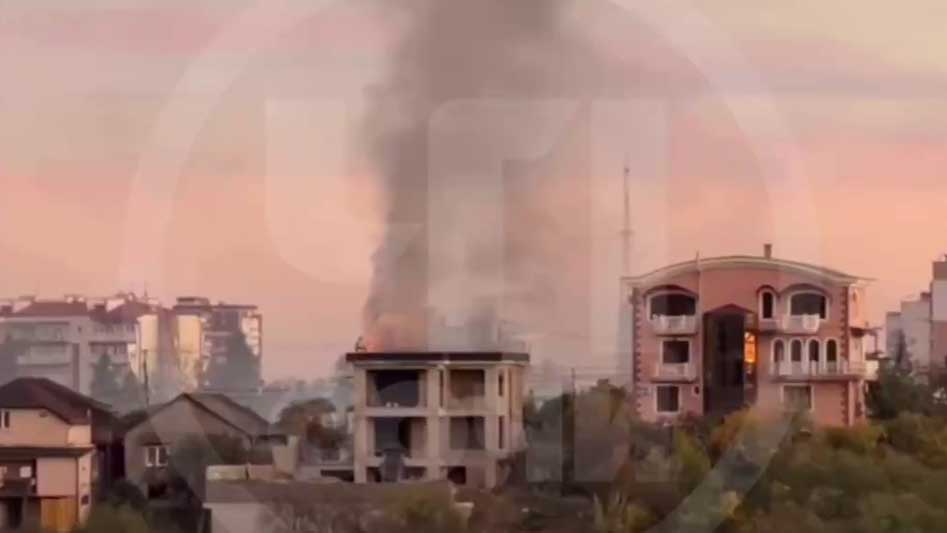 В Сочи загорелся недострой