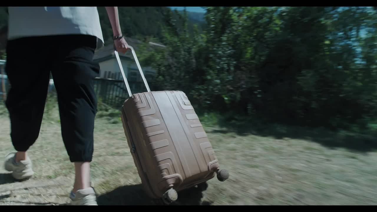 Кажется, Антон впервые понял, что за красивыми кадрами могут скрываться разрушенные отношения и потерянное доверие