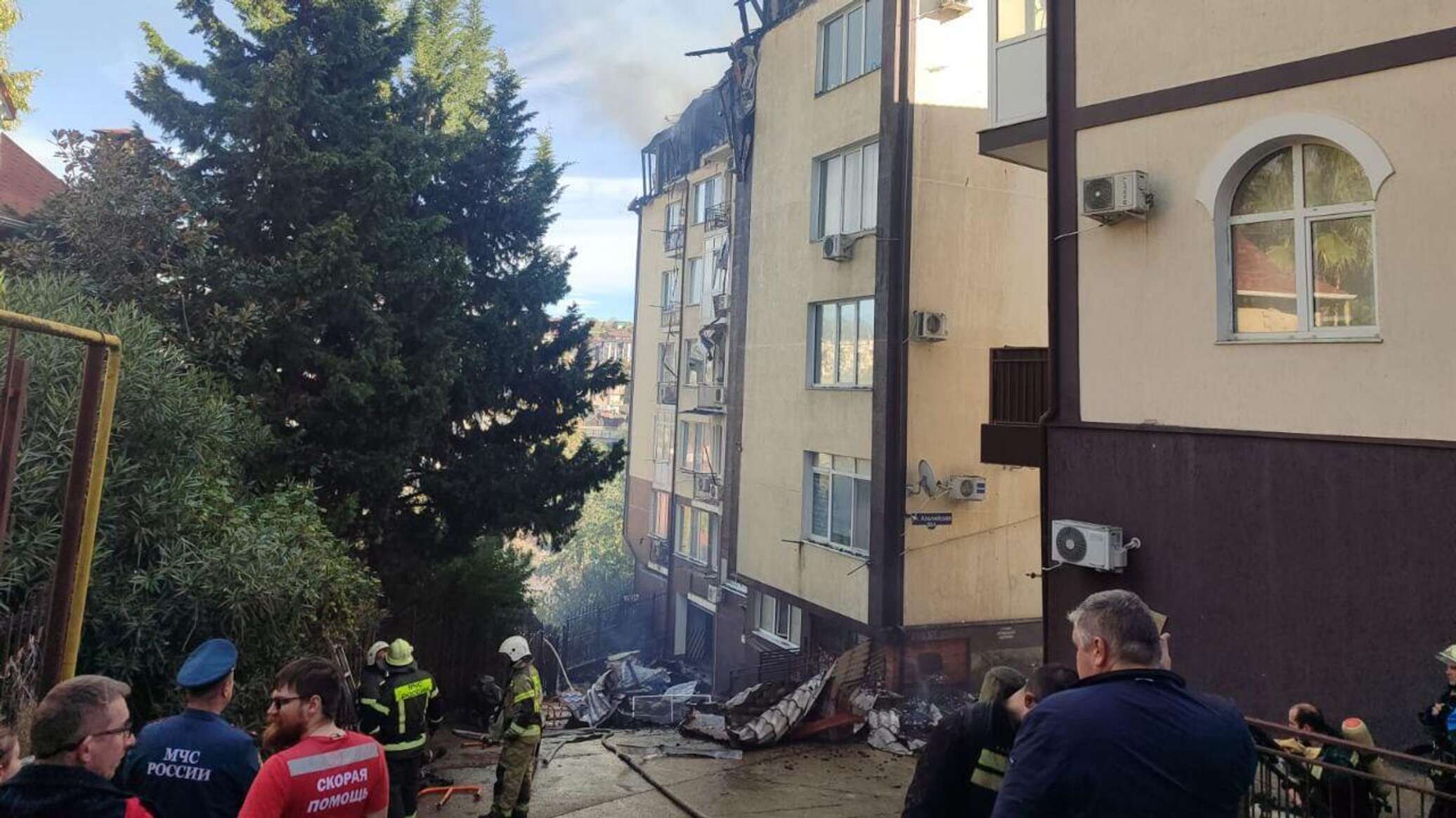 Пожар в пятиэтажке в Сочи: эвакуированы 100 человек - четверо пострадали