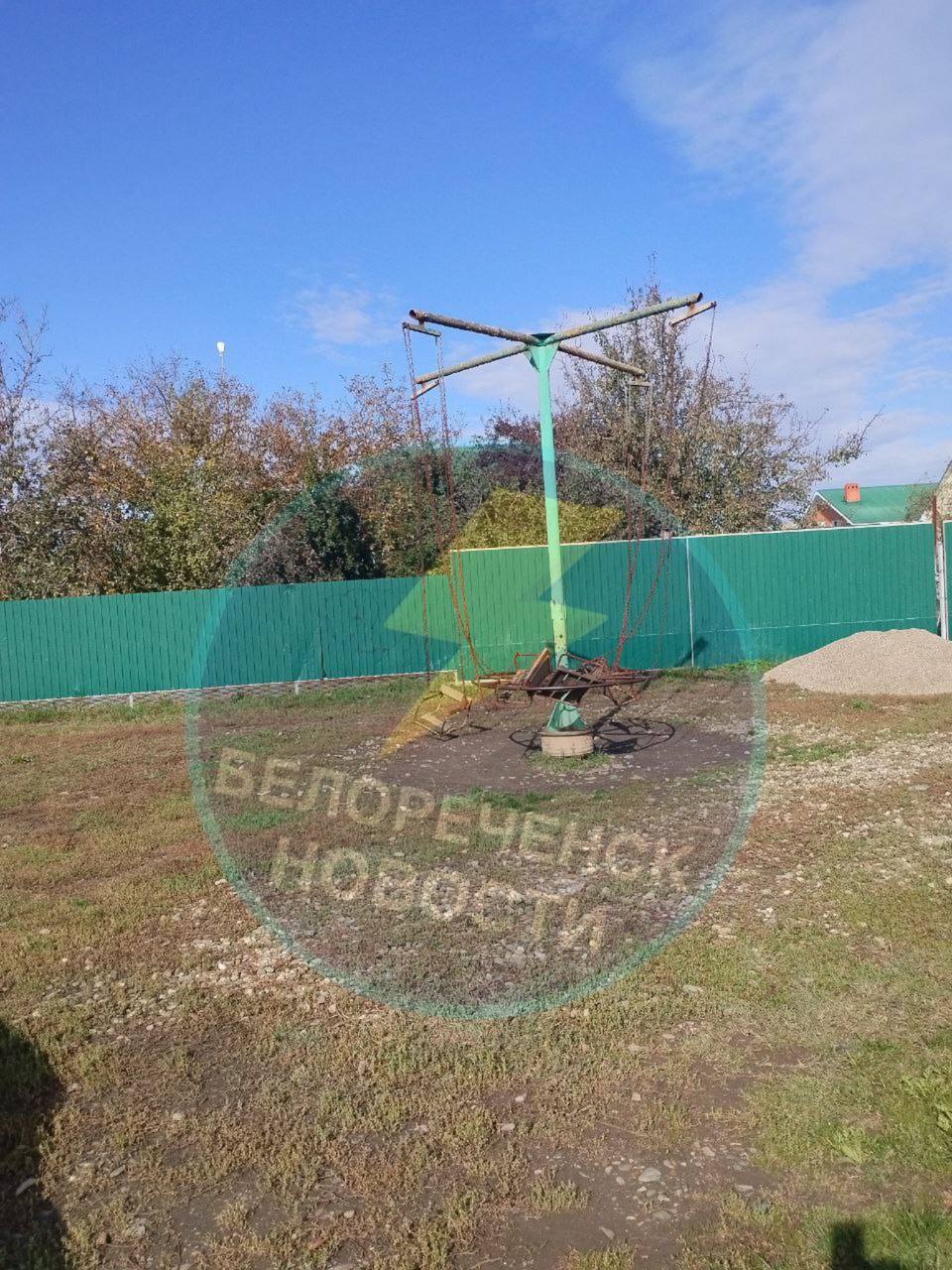 Мальчик разбил голову, упав с ржавой качели под Белореченском