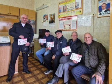 Сотрудники Госавтоинспекции г. Армавира в рамках 3 этапа профилактического мероприятия «Внимание — дети!» проверили безопасность школьных автобусов, а также провели рабочую встречу с водителями