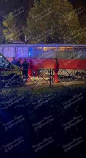 Мотоцикл попал под трамвай в Краснодаре — есть пострадавшие