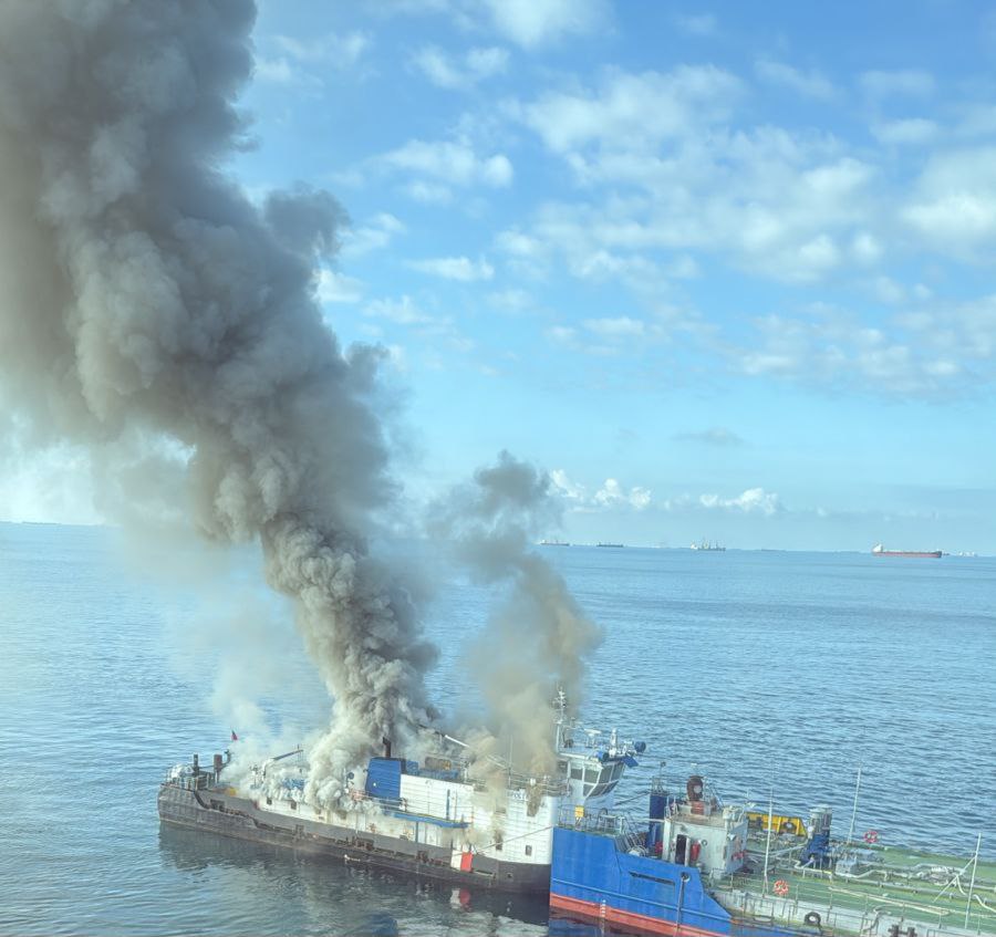 В порту «Кавказ» сегодня загорелся буксир