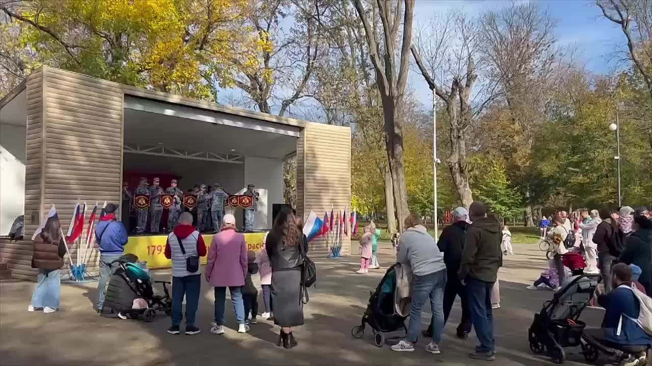В парках Краснодара сегодня проходят различные мероприятия ко Дню народного единства