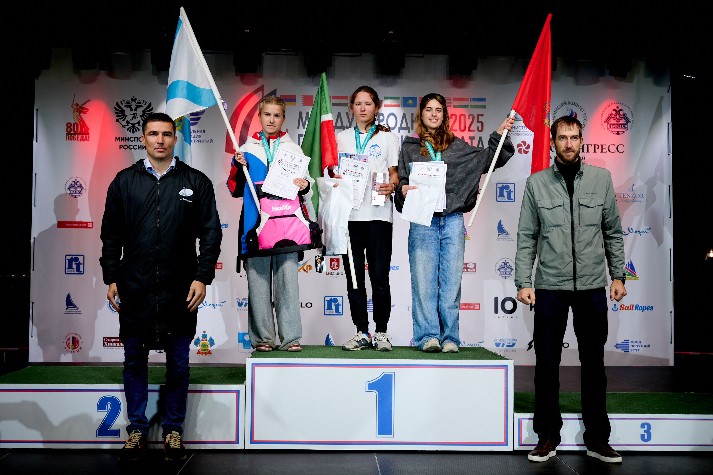 Победителей международной парусной регаты наградили в Геленджике