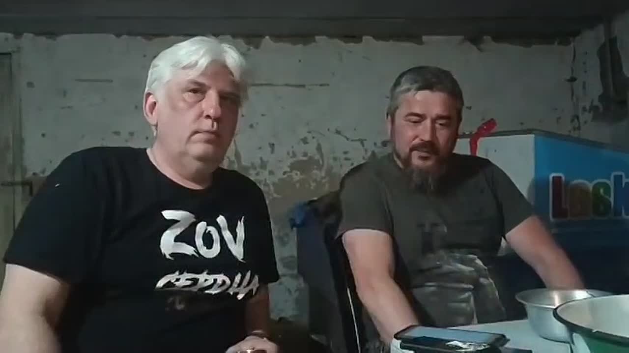 О таком факте не знал.. Читал, что Симонов сочинил этот текст по дороге с одного фронта на другой