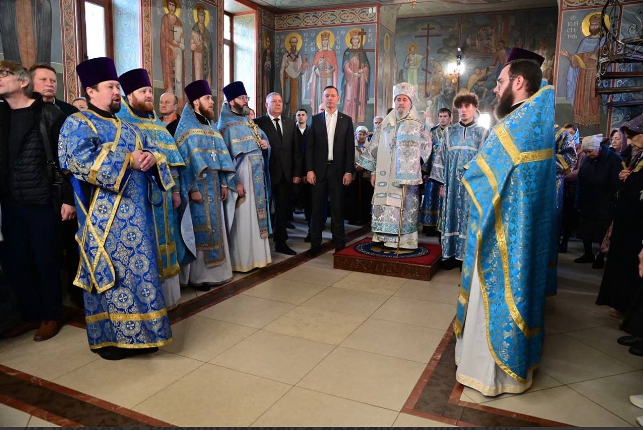 Празднование Дня народного единства в Новороссийске началось с молебна в честь Казанской иконы Божией Материи