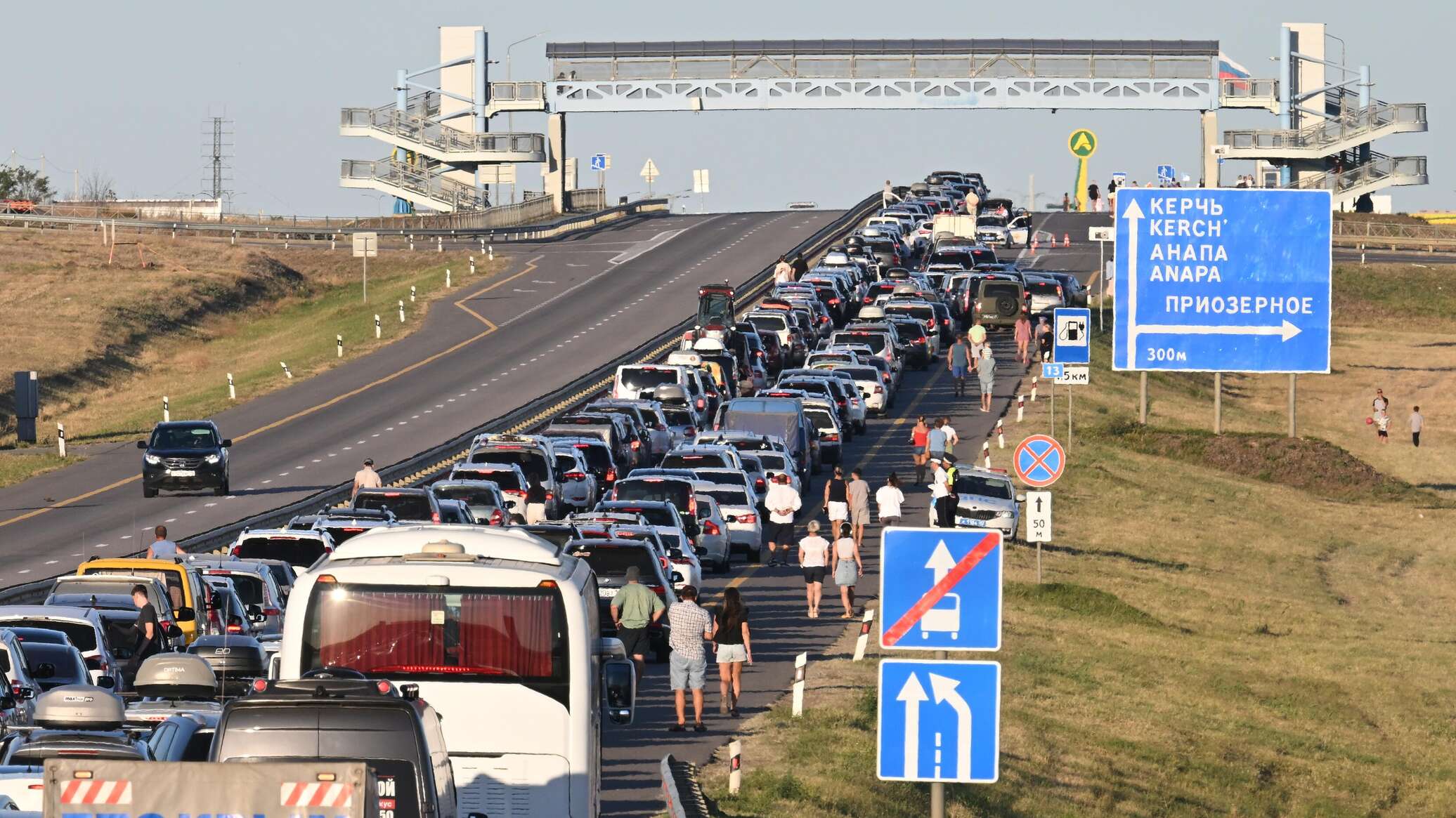 Крымский мост сейчас – пробки выросли вдвое