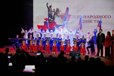 Фестиваль «Новороссияне» в 33-й раз объединил представителей всех национальных культур, проживающих в городе-герое