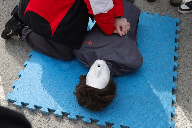 В Новороссийске детям показали окровавленный манекен с оторванной ногой