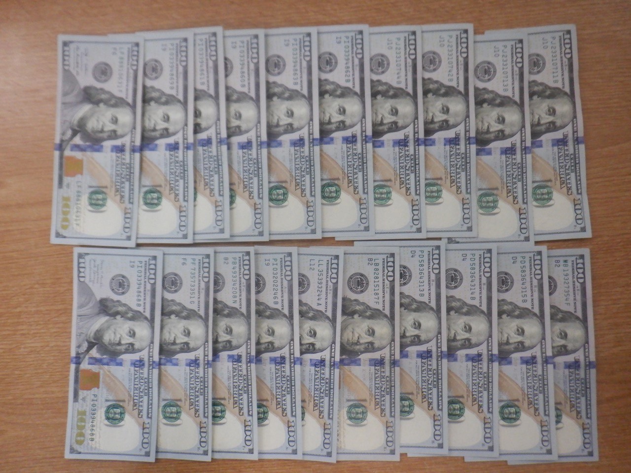 50 тысяч долларов пытались незаконно провезти через таможню Краснодара