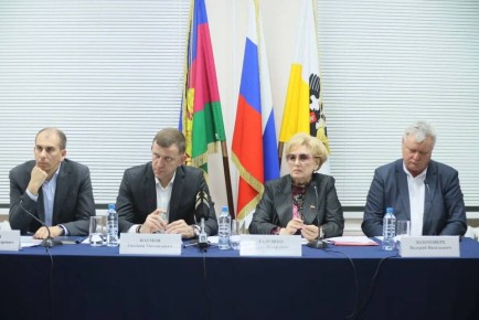 Глава Краснодара и председатель городской Думы встретились с жителями станицы Елизаветинской