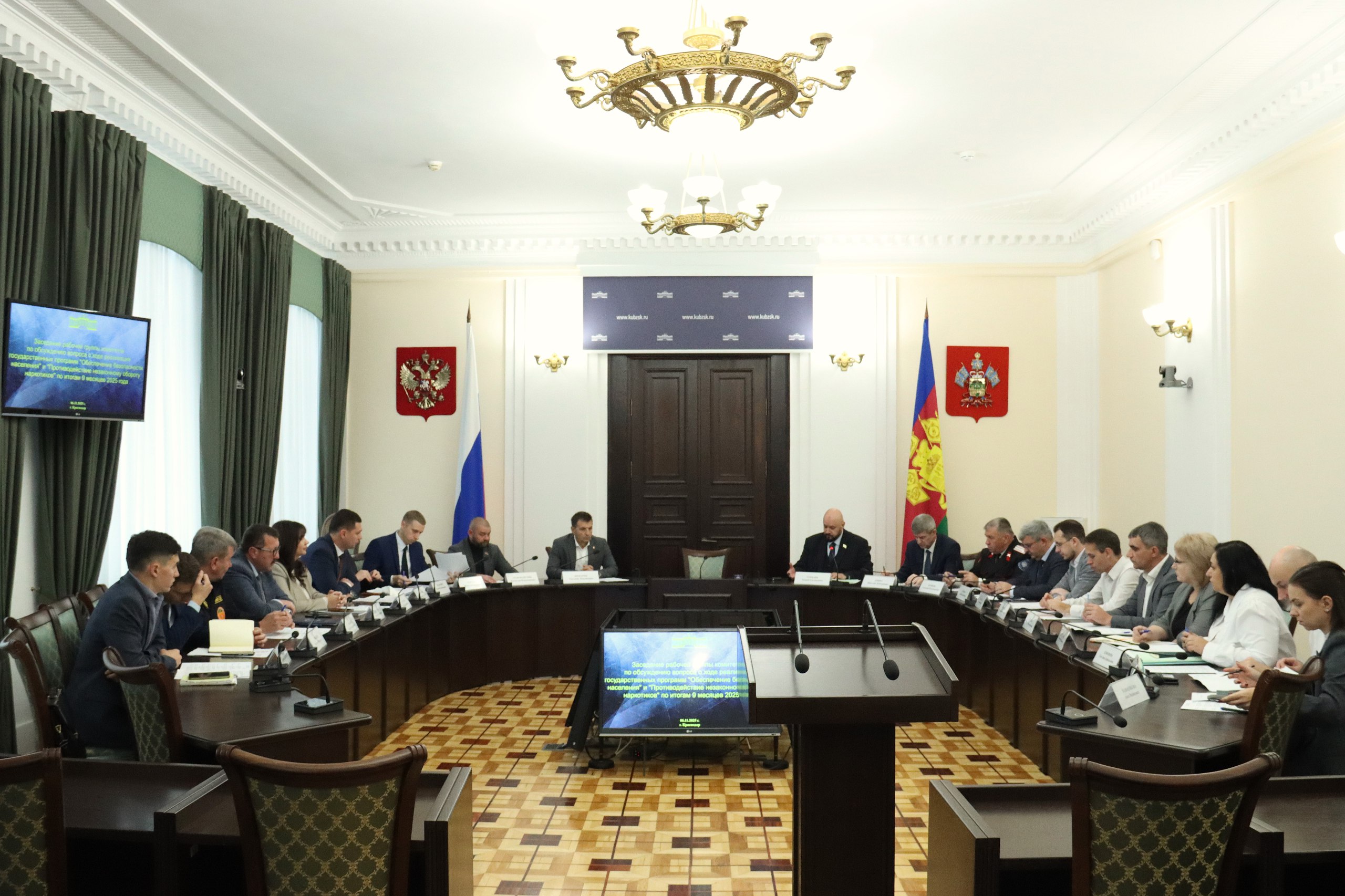 Председатель комитета ЗСК по вопросам законности, правопорядка и правовой защиты граждан Андрей Горбань провел заседание рабочей группы комитетов, на котором обсудили ход реализации государственных программ «Обеспечение...