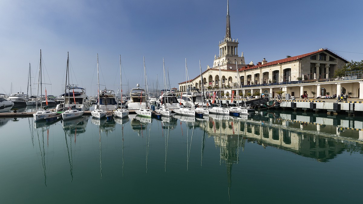 В АТОР объяснили ситуацию с паромом, который не смог высадить пассажиров в Сочи: вот что сказали