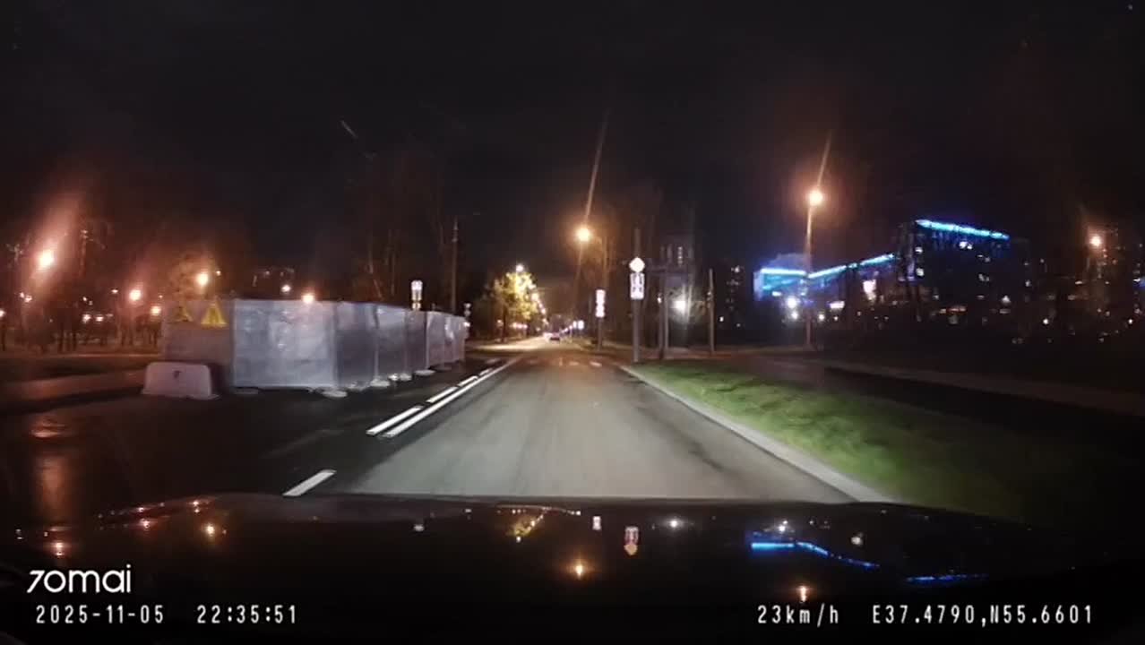 Загадочный зеленый объект вновь пронесся над Москвой: астрономы говорят, что это был болид