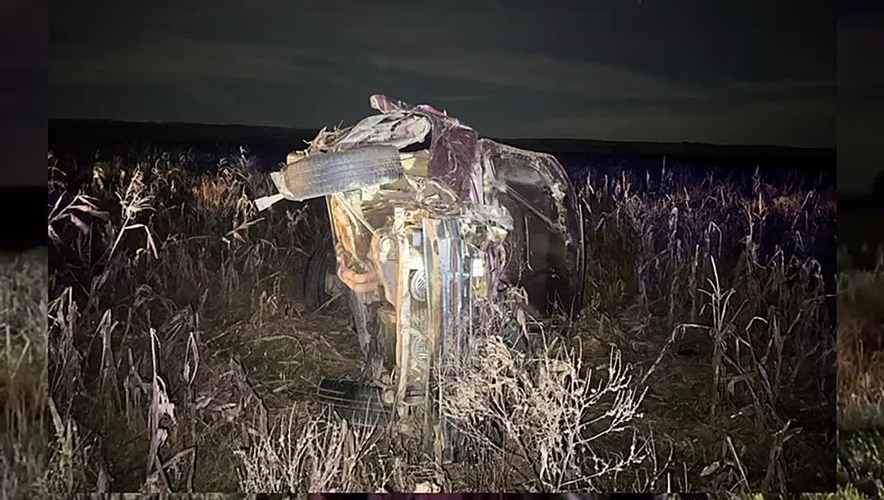 Сотрудники Госавтоинспекции устанавливают обстоятельства ДТП с двумя погибшими в Мостовском районе