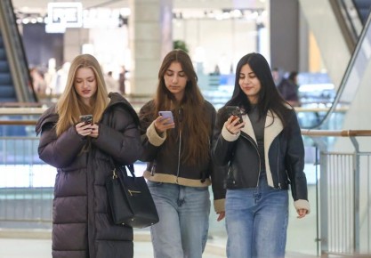 В Госдуме бьют тревогу: российские школьники подсели на «пьяный» орех и массово скупают его на маркетплейсах