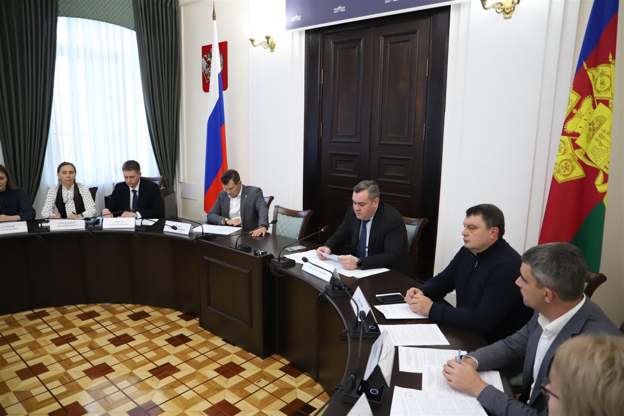 Комитет по вопросам местного самоуправления проанализировал темпы исполнения отраслевых госпрограмм