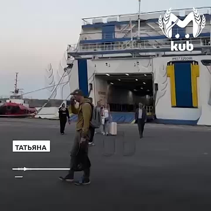 Российские туристы наконец-то сошли на берег с парома в Трабзоне