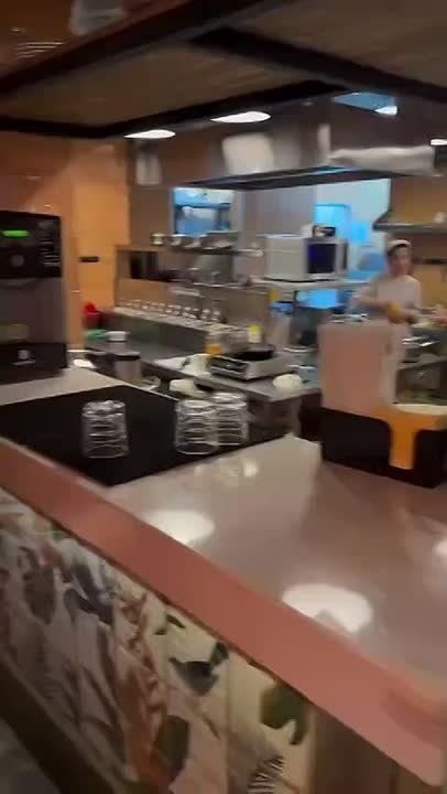 В детском магазине Москвы сделали туалет с панорамным видом на ФСБ