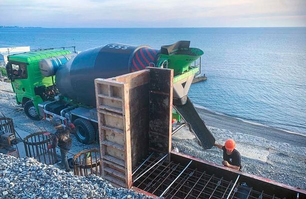 Капитальные работы на оползневом участке в Хостинском районе Сочи планируется завершить до конца года