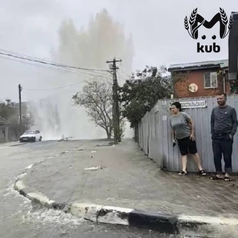 Несколько дворов затопило из-за прорыва трубопровода в Новороссийске