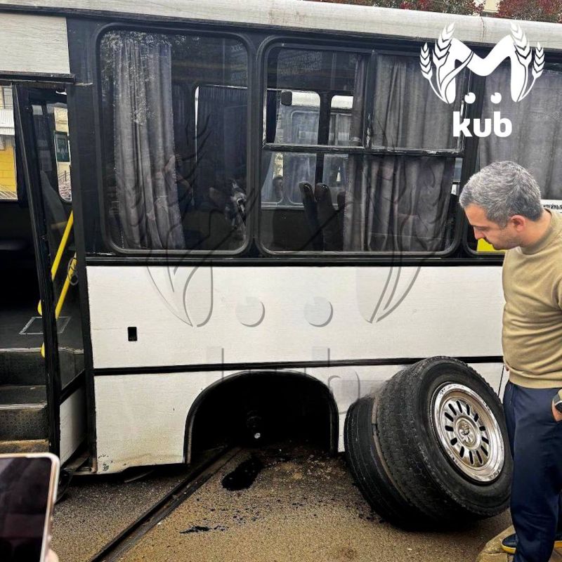 Колесо отвалилось на ходу у автобуса №28 в Краснодаре