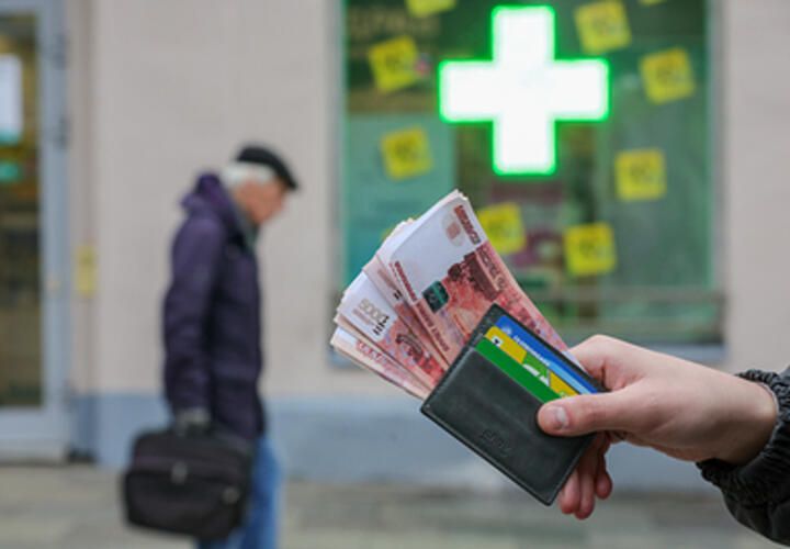 В ЦБ рассказали, когда банк просто обязан отказать клиенту в выдаче карты