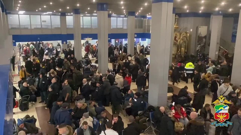 Более 700 человек не могут вылететь из Норильска из-за непогоды