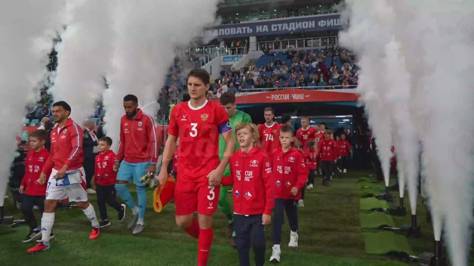 Свыше 32 тыс болельщиков пришли посмотреть заключительный матч сборной России в этом году в Сочи
