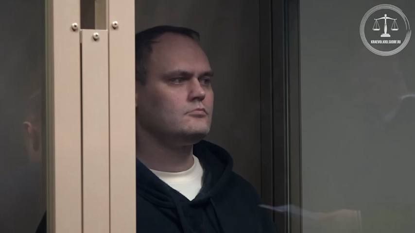 Бывшего фитнес-тренера приговорили к 17 годам за секс-извращения над маленькой девочкой в одном из подъездов Анапы