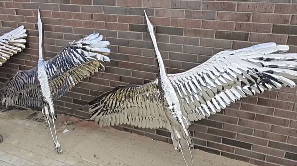 10-метровую стелу устанавливают на новом мемориале в Ленинградской