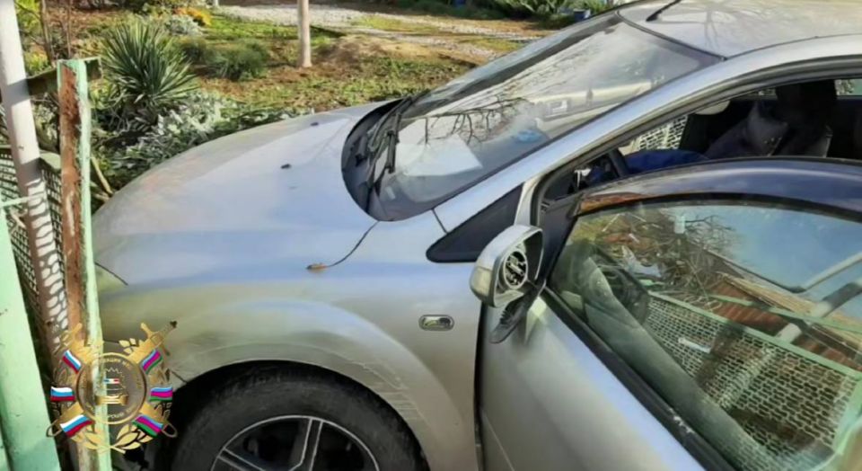 Автомобиль насмерть сбил пешехода и врезался в забор дома в Брюховецком районе