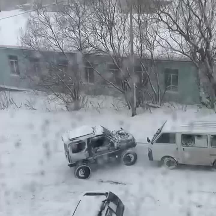 В Краснодарском крае весна, а Камчатка ушла в занос: после сильного снегопада на полуострове случилось множество аварий