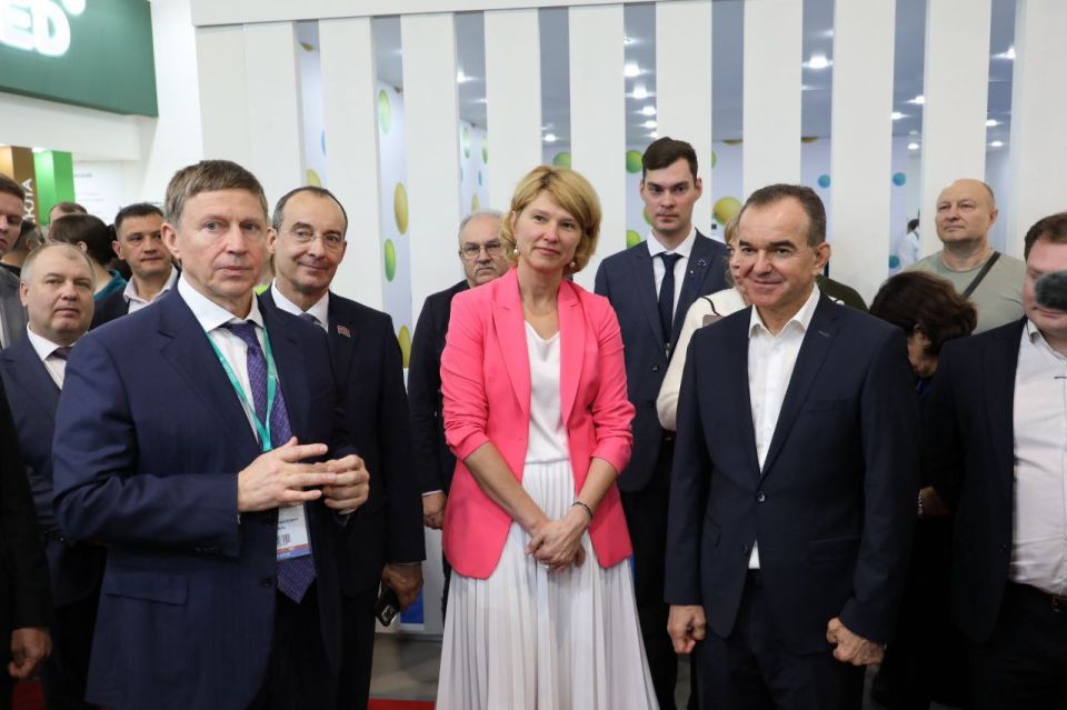 Министр сельского хозяйства России и губернатор Кубани осмотрели выставку «ЮГАГРО-2025»