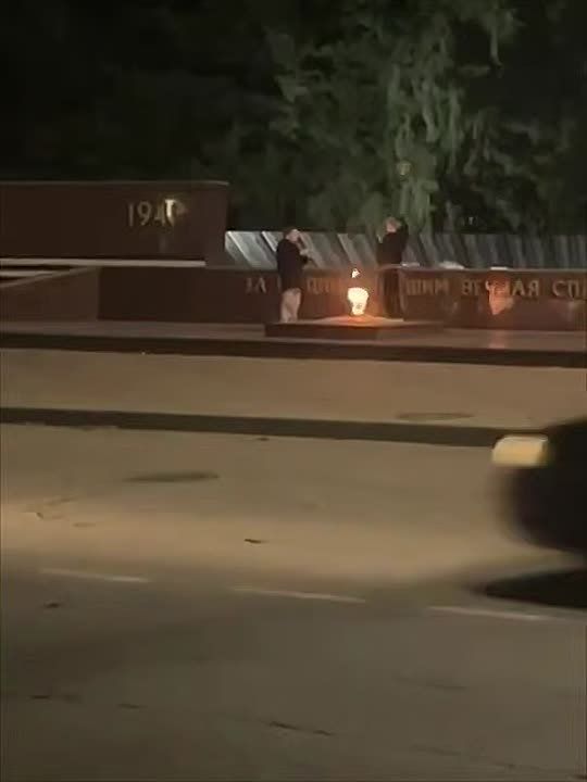 Мальчиками, которые жарили еду на Вечном огне в Усть-Лабинске, оказались братья-подростки