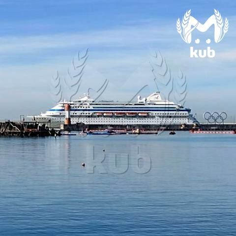 Пассажиры лайнера Astoria Grande сошли в порту Сочи