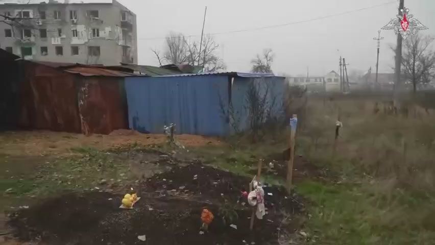 — "Мы вас ждали!". Кадры из Покровска, бойцы ГрВ "Центр" спокойно перемещаются по населенному пункту, звуков канонады уже не слышно, а из подвалов выбрались оставшиеся в городе местные жители