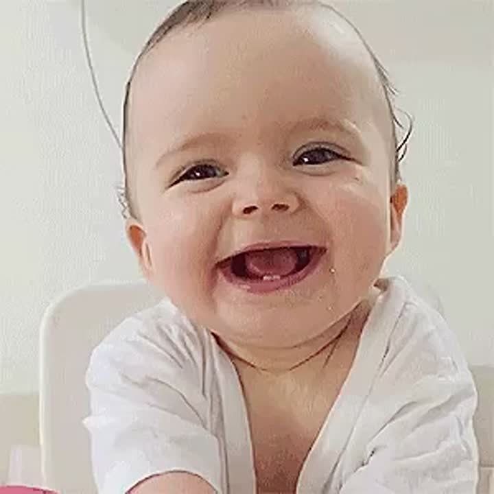 Россиянки должны рожать сразу в 18 лет — это должно стать нормой в России, заявили в Совфеде