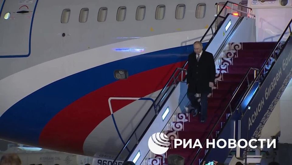 Путин прилетел в Киргизию. Жапаров лично встретил Путина в аэропорту Бишкека