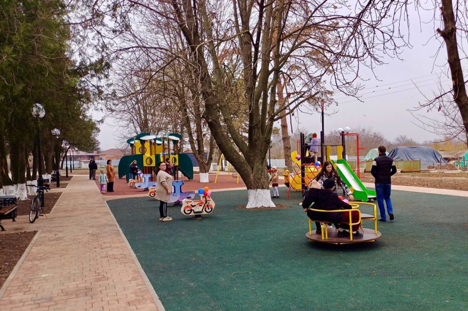 В Кущевском районе открыли благоустроенную парковую территорию