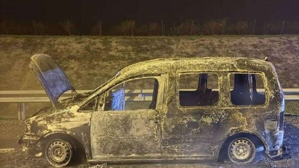 Между Керчью и Новороссийском на трассе сгорела легковушка